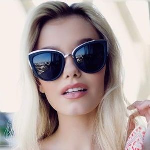 NWT - Quay My Girl Sunglasses